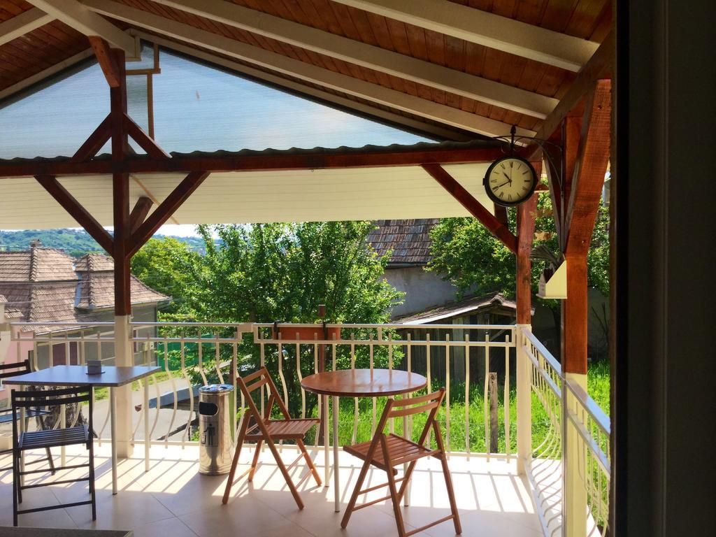 Отель Casa Bella Турда Экстерьер фото