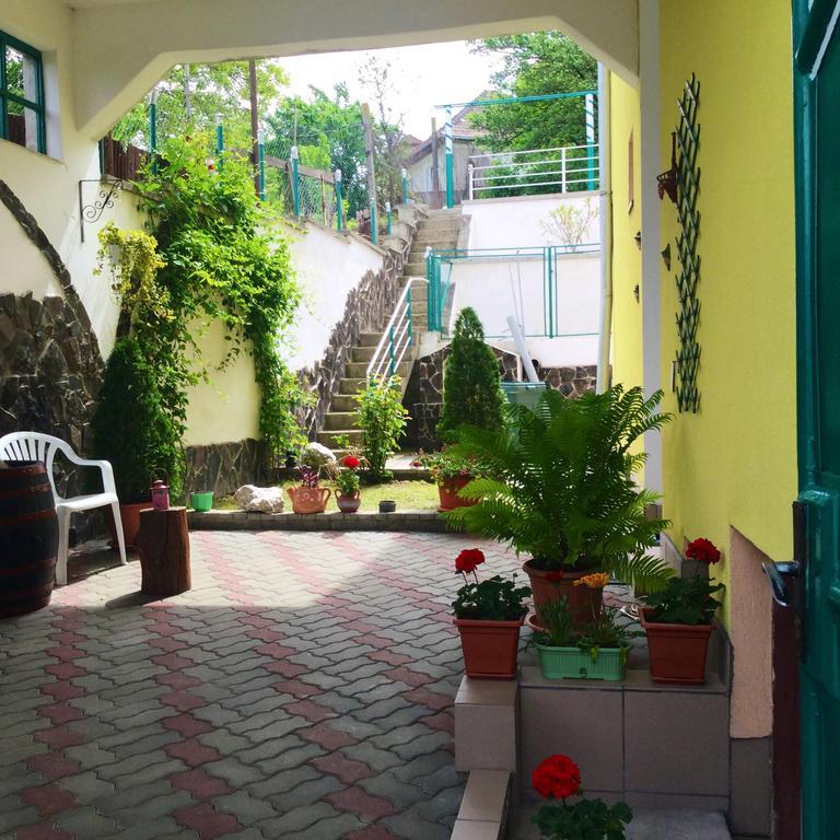 Отель Casa Bella Турда Экстерьер фото