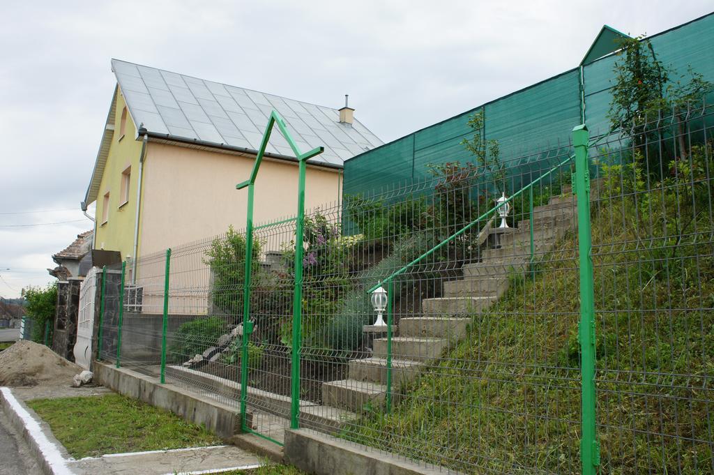 Отель Casa Bella Турда Экстерьер фото
