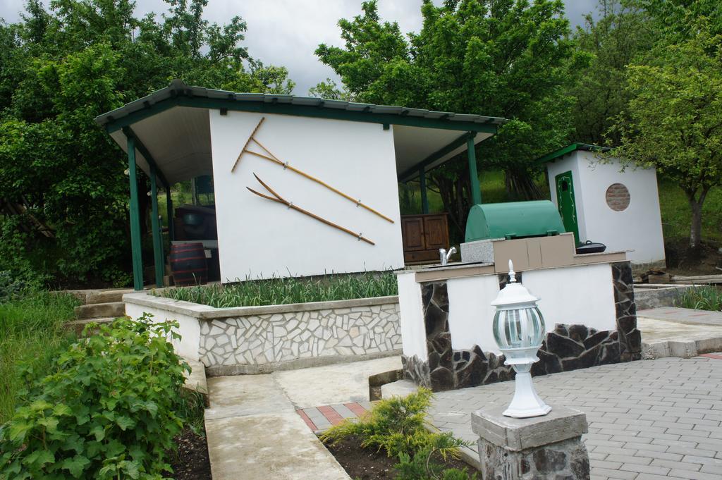 Отель Casa Bella Турда Экстерьер фото