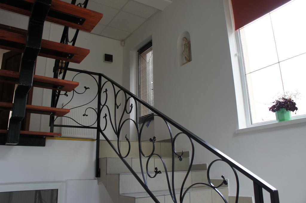Отель Casa Bella Турда Экстерьер фото