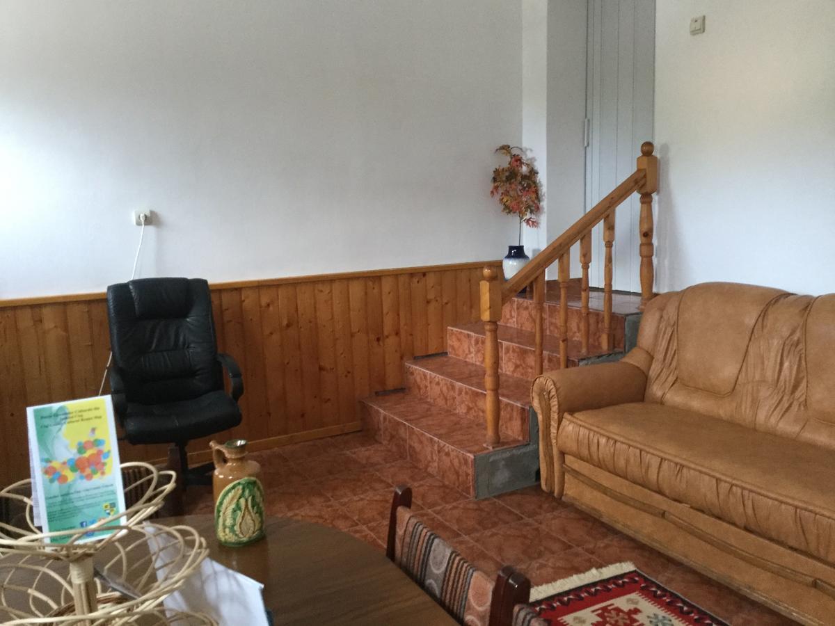 Отель Casa Bella Турда Экстерьер фото