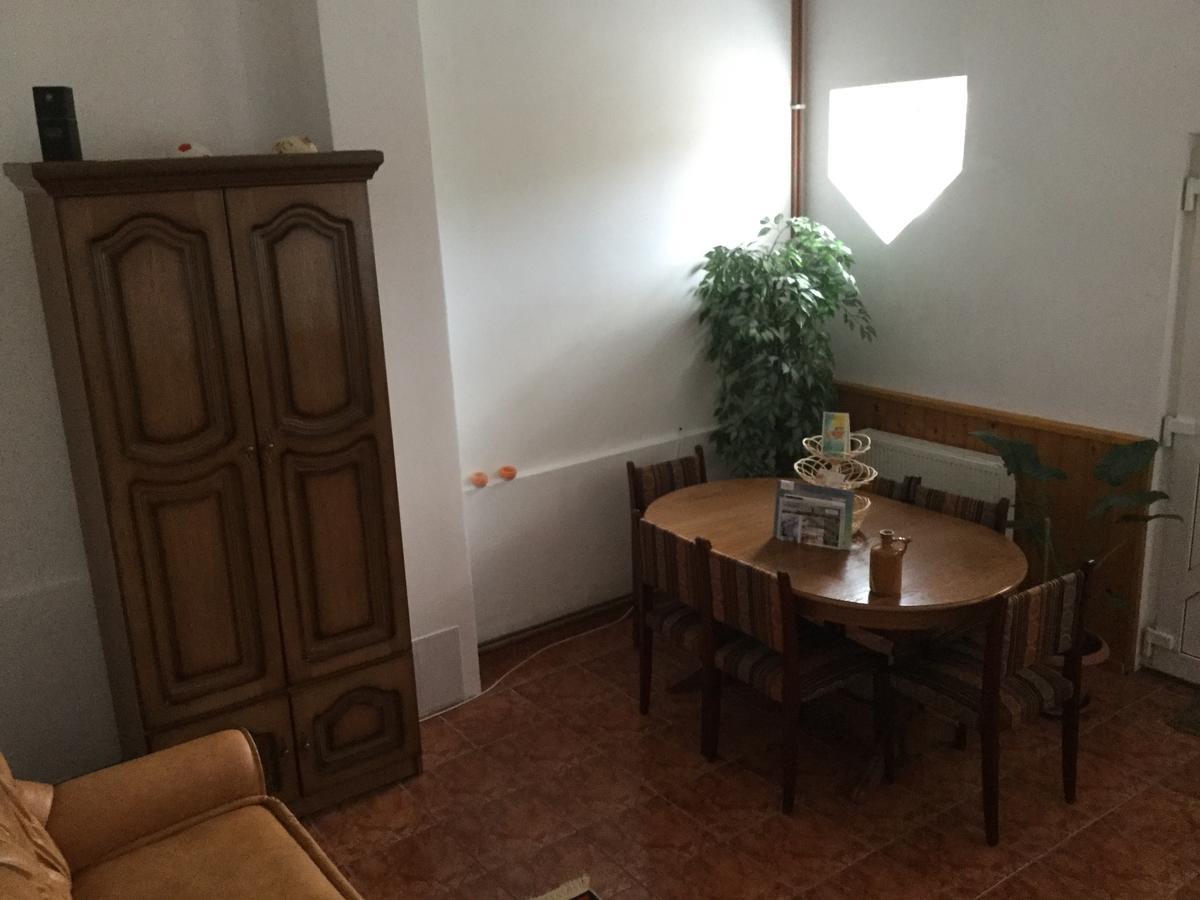 Отель Casa Bella Турда Экстерьер фото