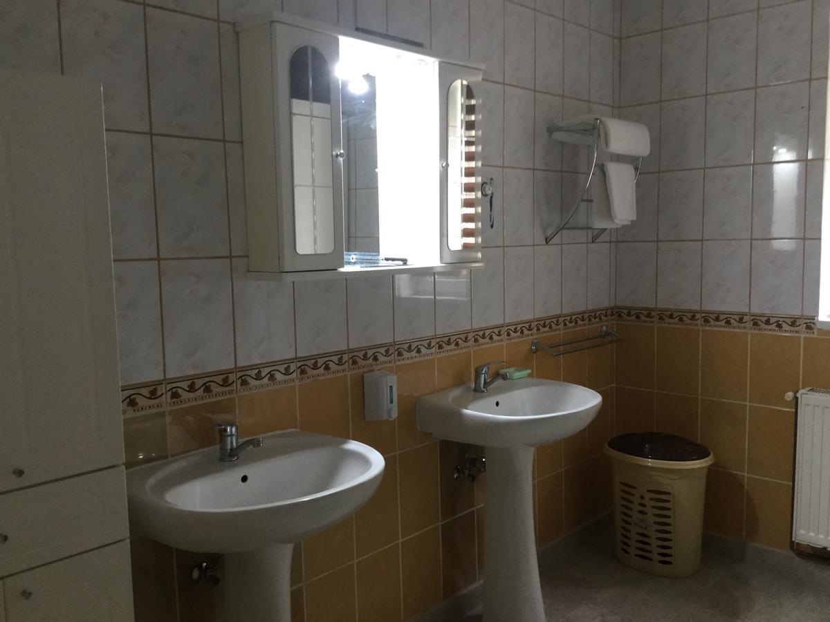 Отель Casa Bella Турда Экстерьер фото